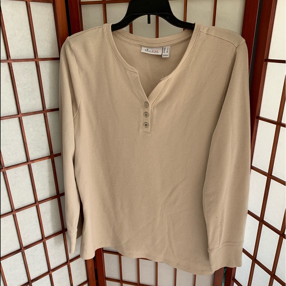 5/$30 Waffle knit top Size L. Denim&Co Latte